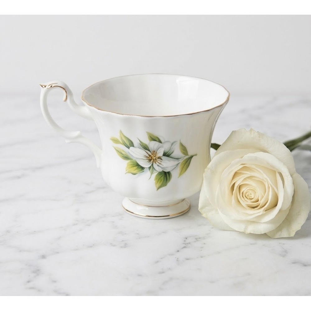 Royal Albert White Trillium Bone China Teacup England Floral Gold Trim Cup